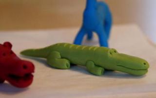 Крокодил гена из пластилина Крокодил гена из пластилина — урок с фото для детей